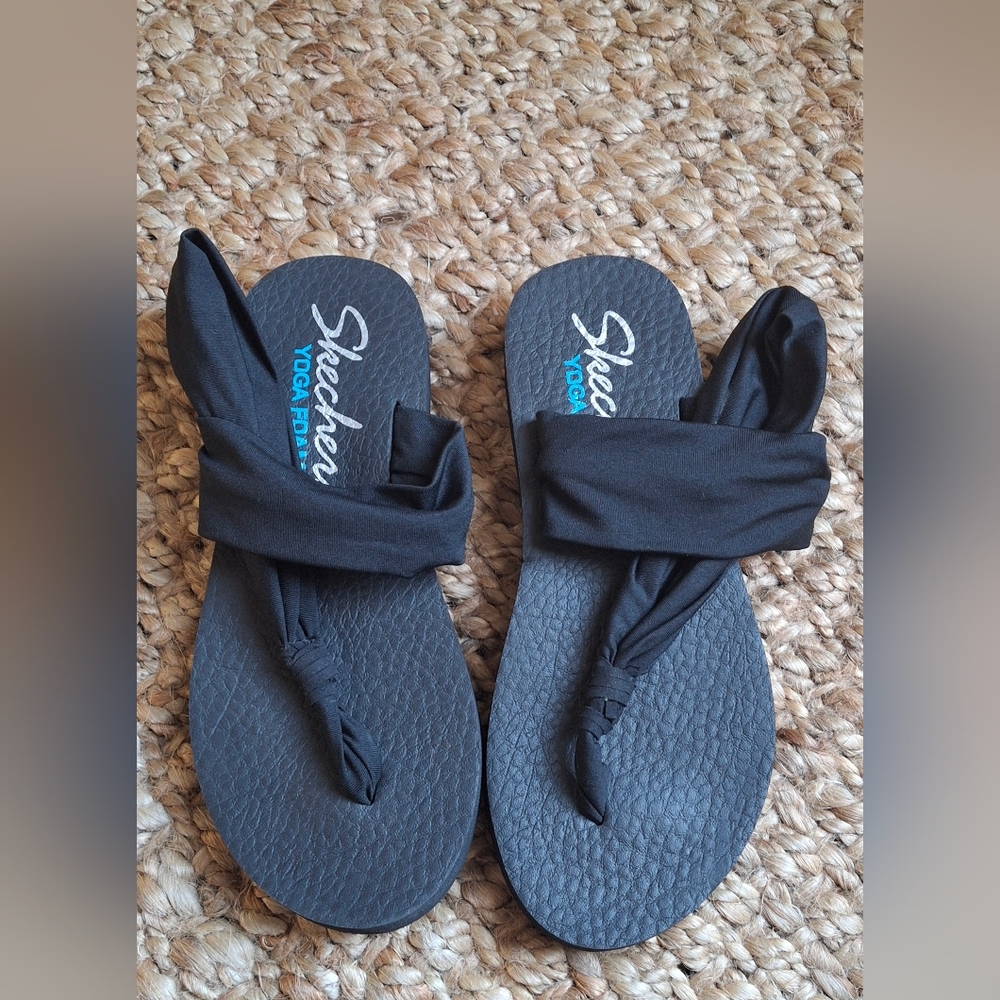 Skechers Yoga Foam Women’s Size‎ 7 Sandals Black